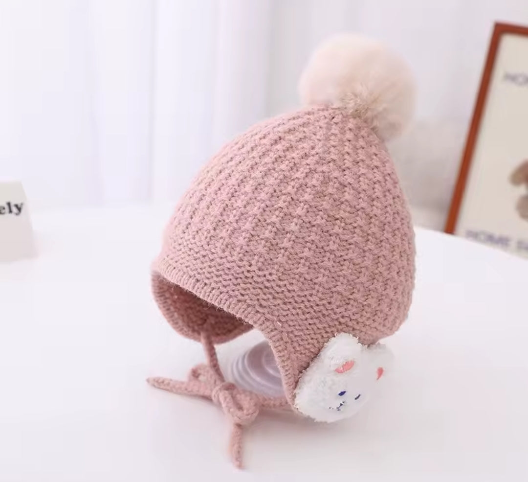Bear pom knit hat