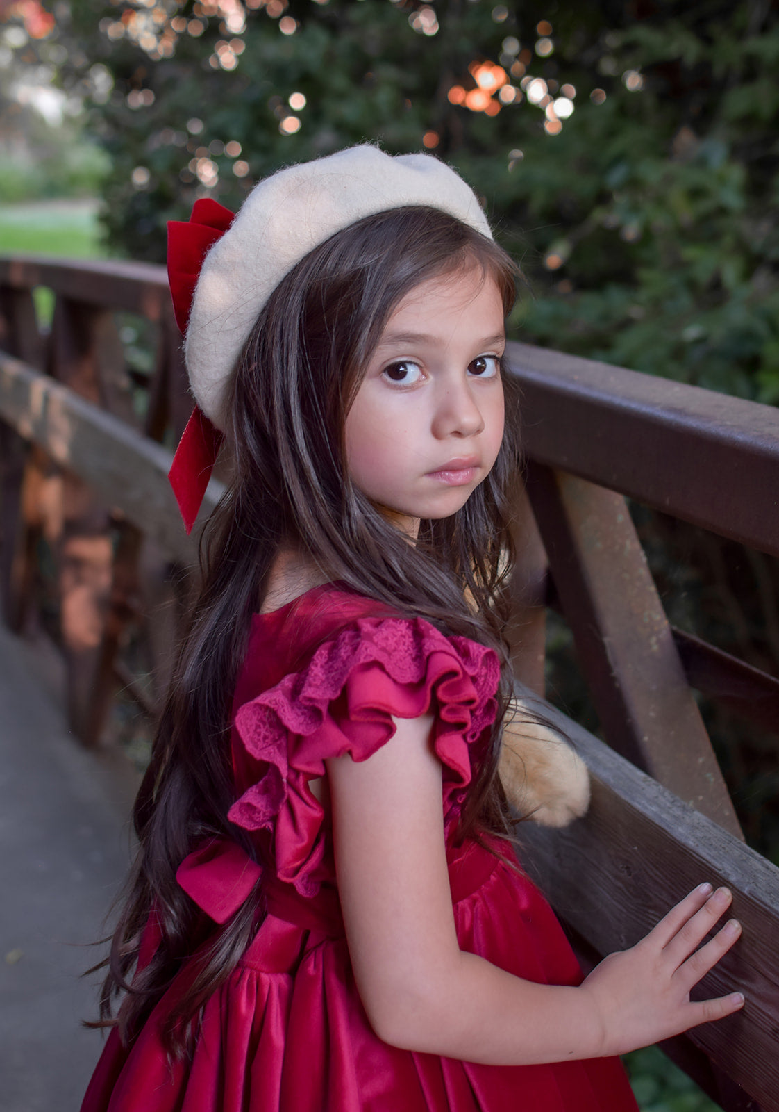 Contrast bow beret
