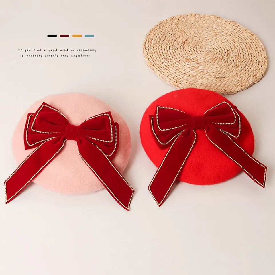 Contrast bow beret