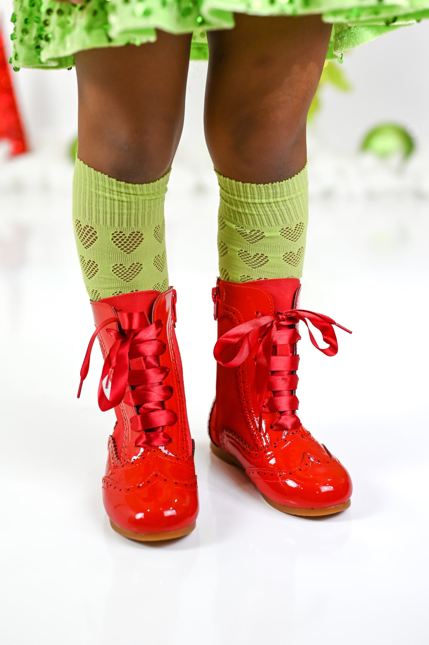 Pointelle heart knee high socks