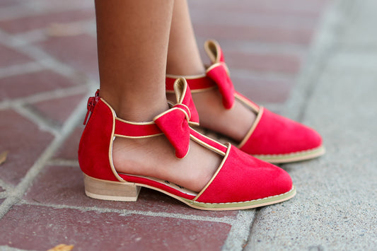 Scarlet sweetheart heels