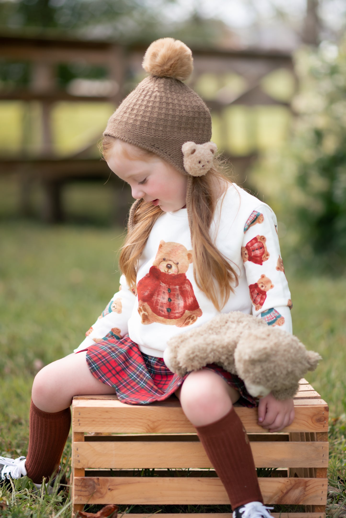 Bear pom knit hat