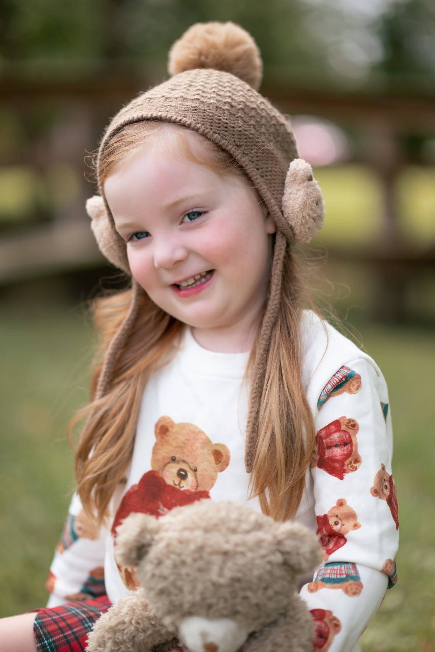 Bear pom knit hat