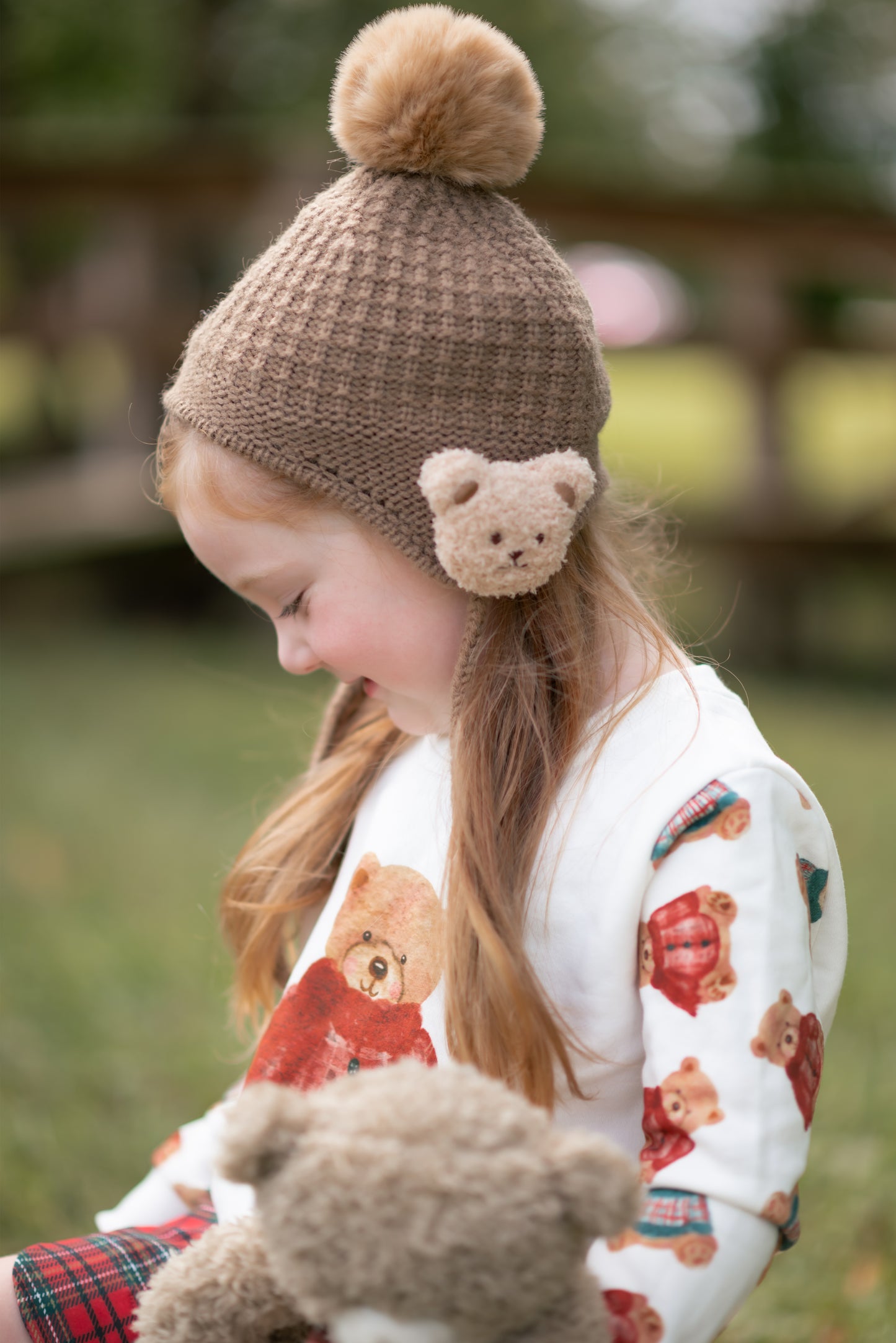 Bear pom knit hat