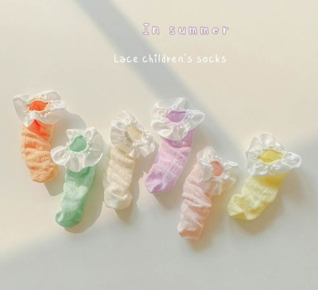Pastel crochet socks - white ruffle