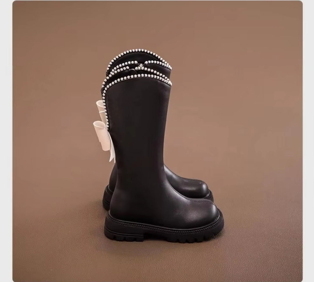 Ari bow back boots