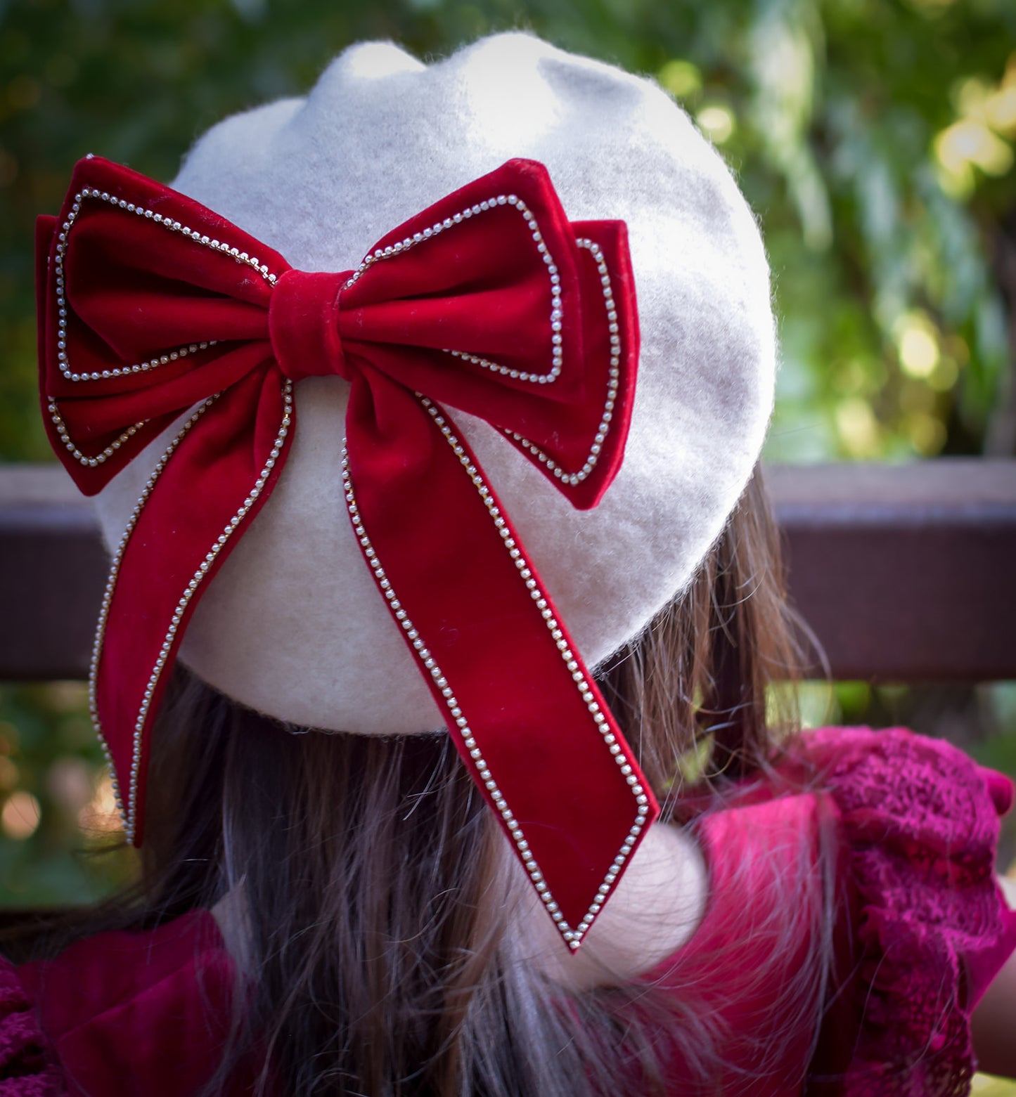 Contrast bow beret