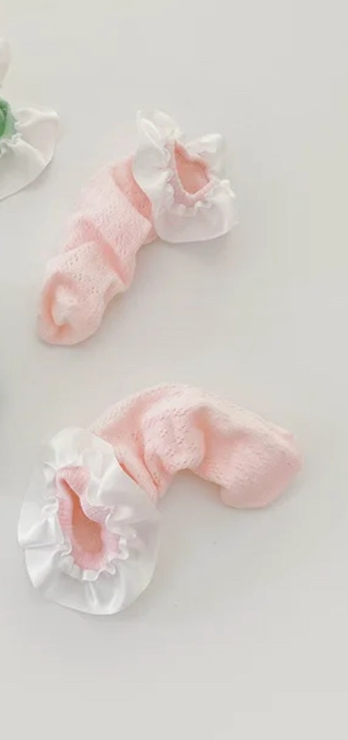 Pastel crochet socks - white ruffle