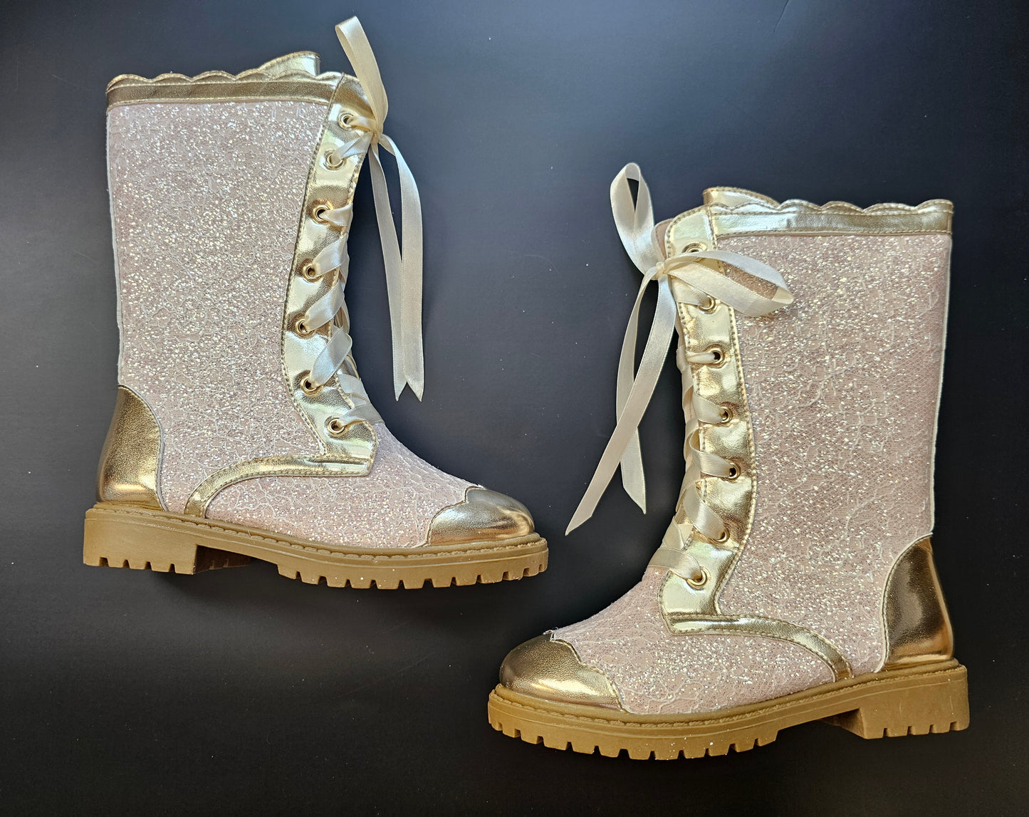 Goldie scallop lace boots