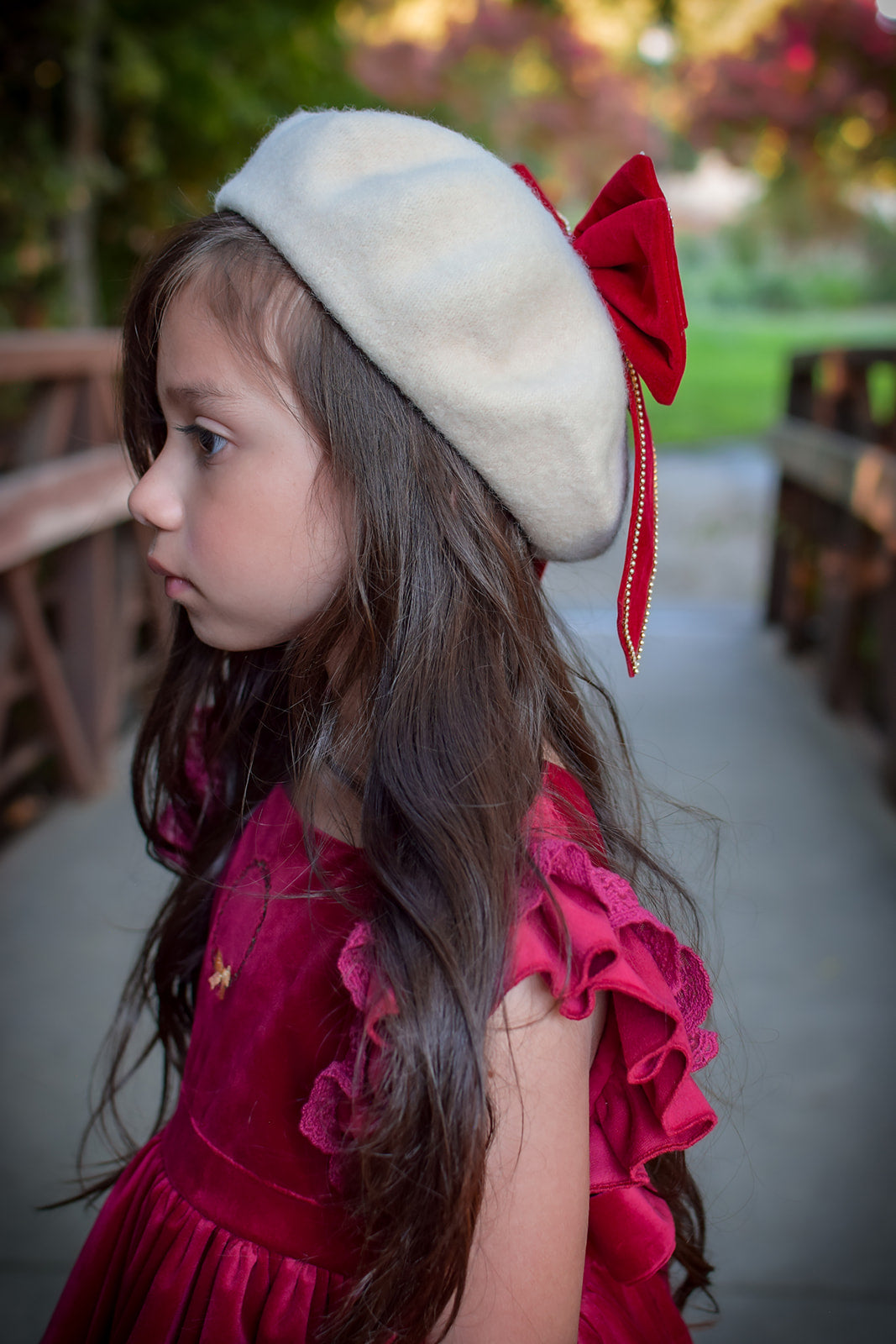 Contrast bow beret