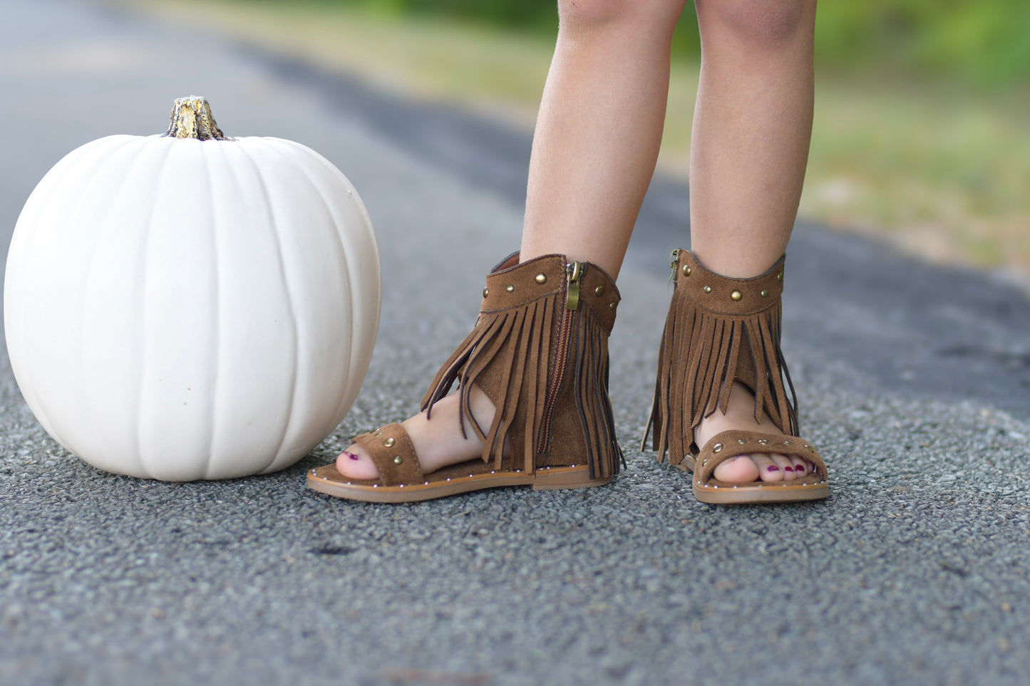 Saddle Fringe rivet sandals