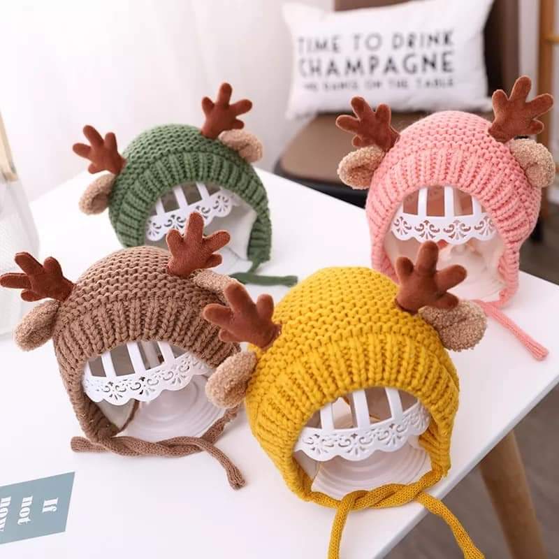 Crochet reindeer hat