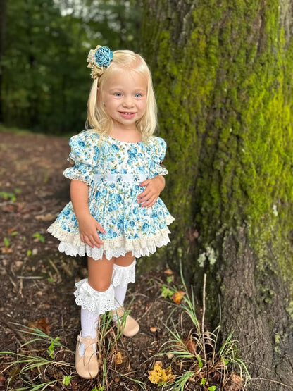 Eyelet ruffle Stockings