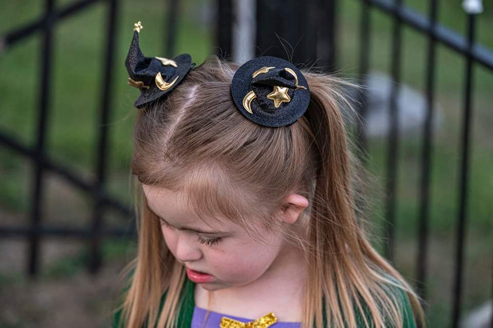 Witch hat hair clips