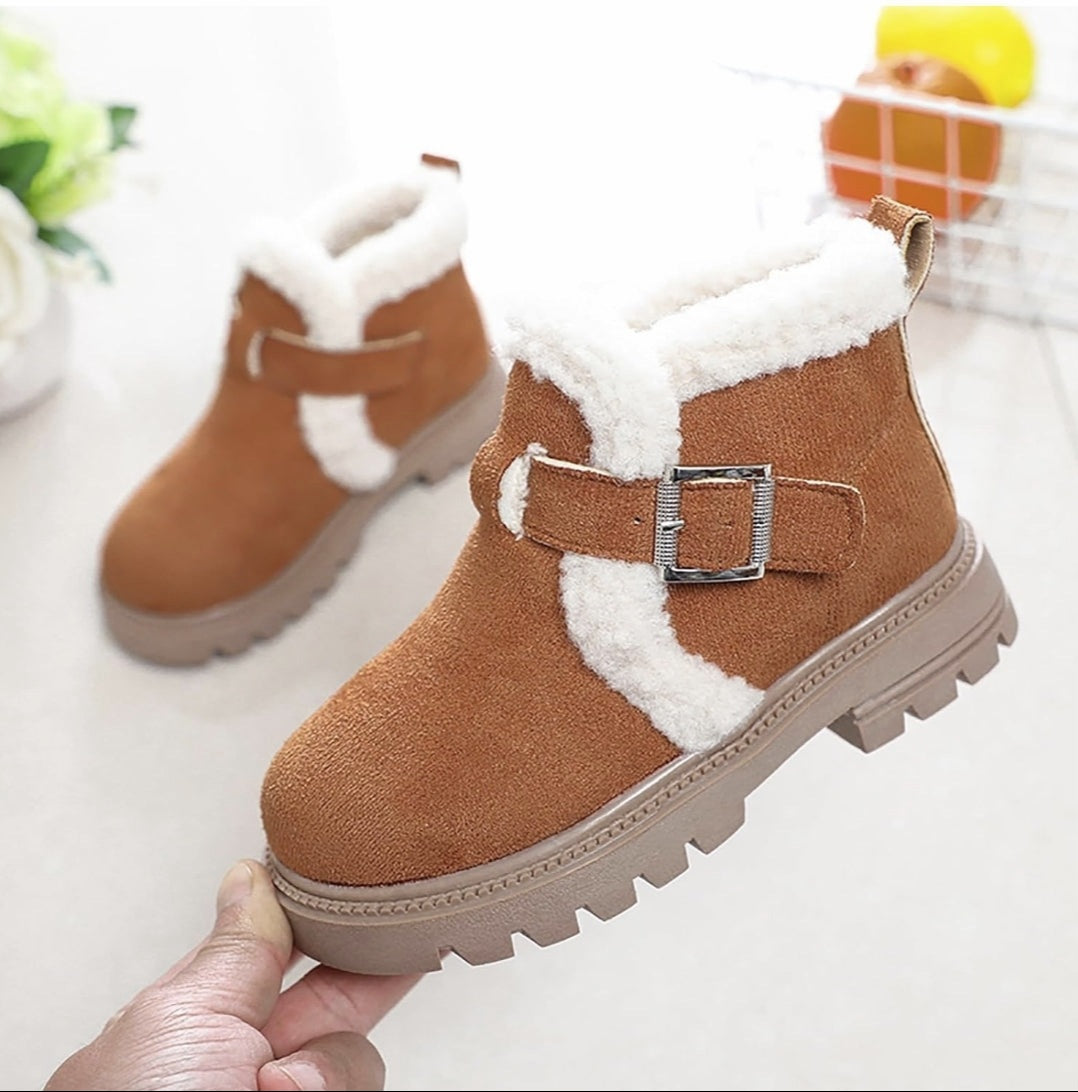 Sherpa Winter buckle boots