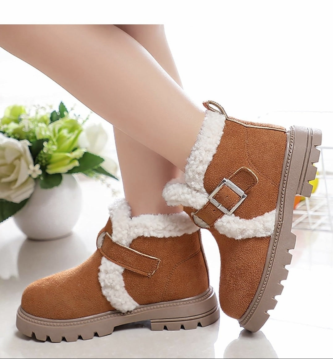 Sherpa Winter buckle boots