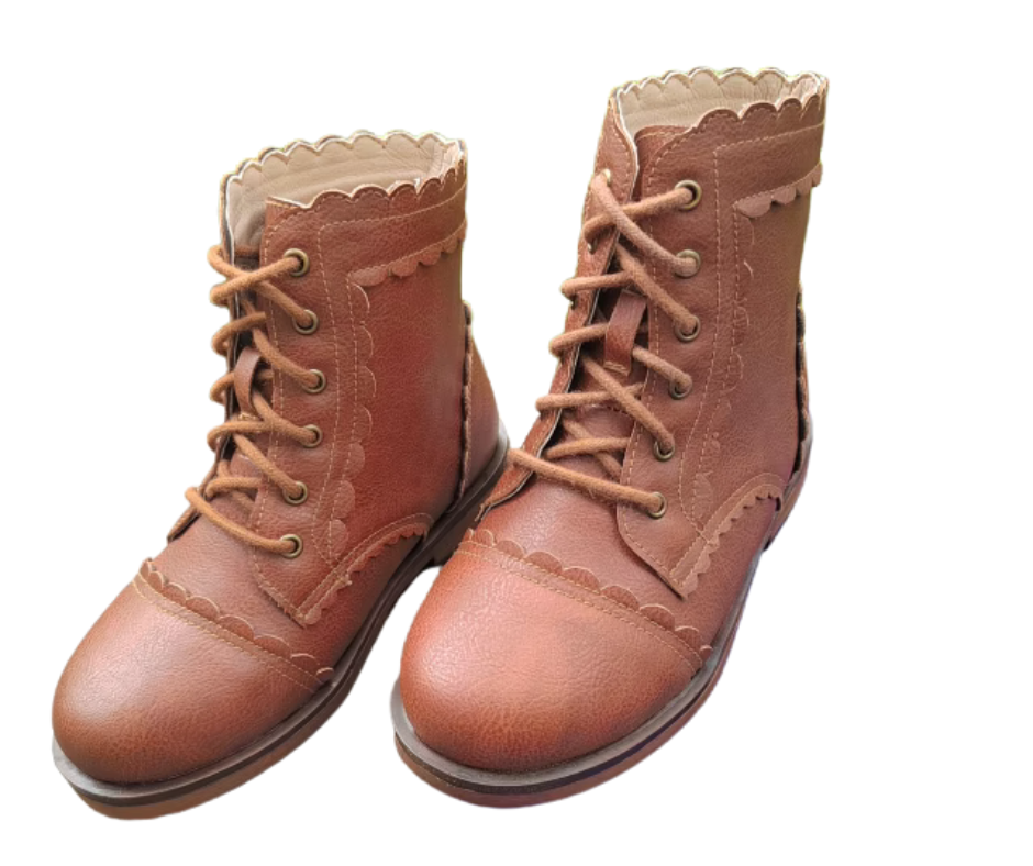 Maple lace scalloped boots