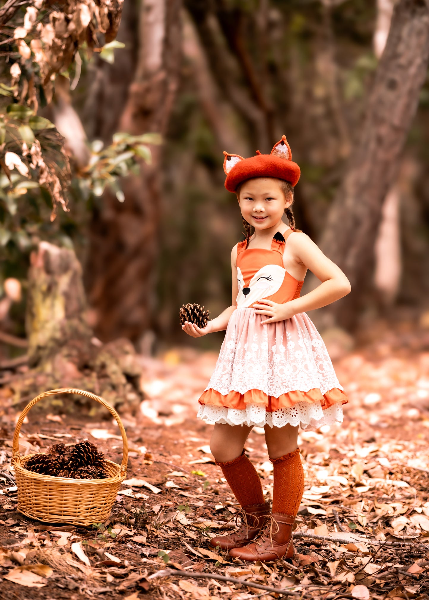 Maple lace scalloped boots