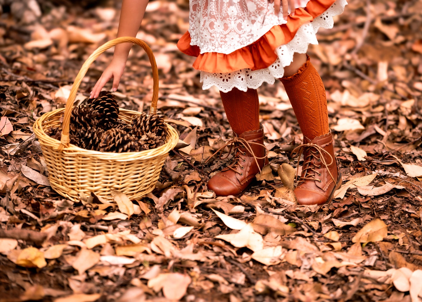 Maple lace scalloped boots