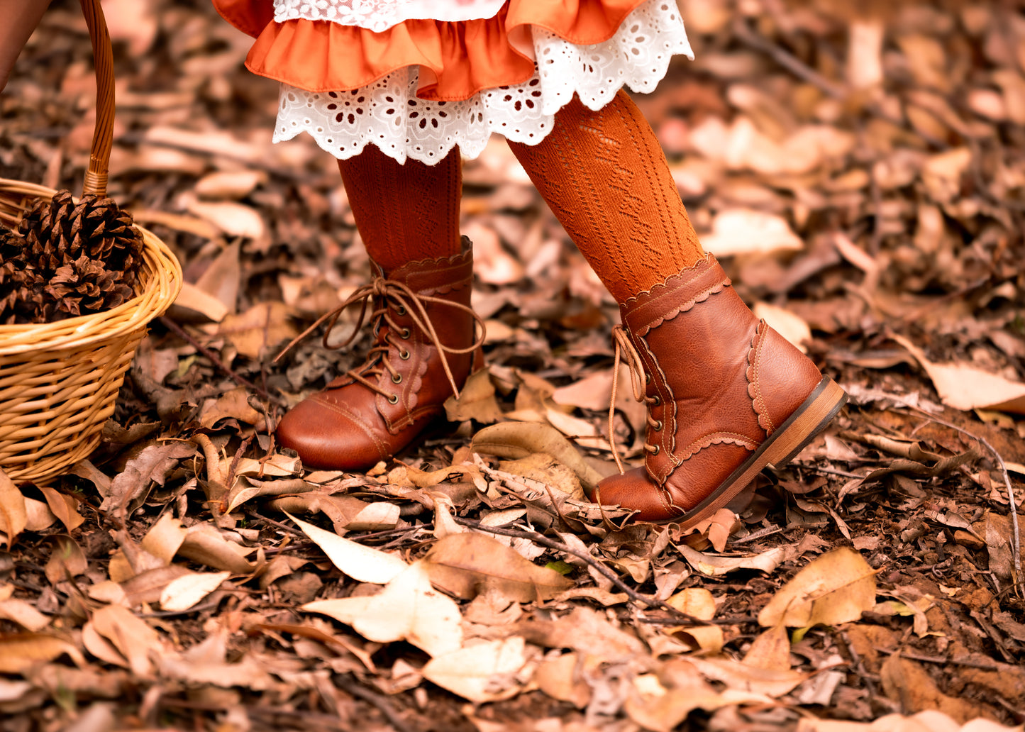 Maple lace scalloped boots