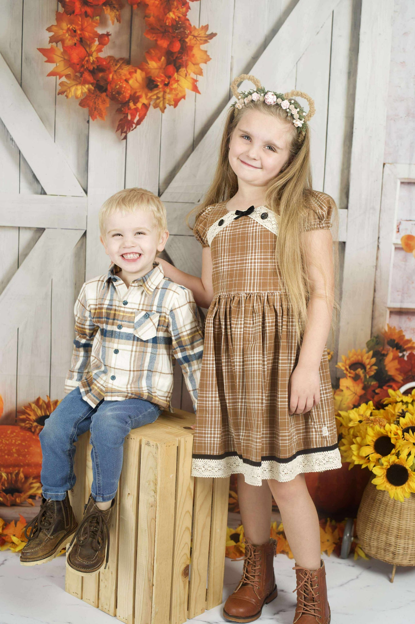 Maple lace scalloped boots