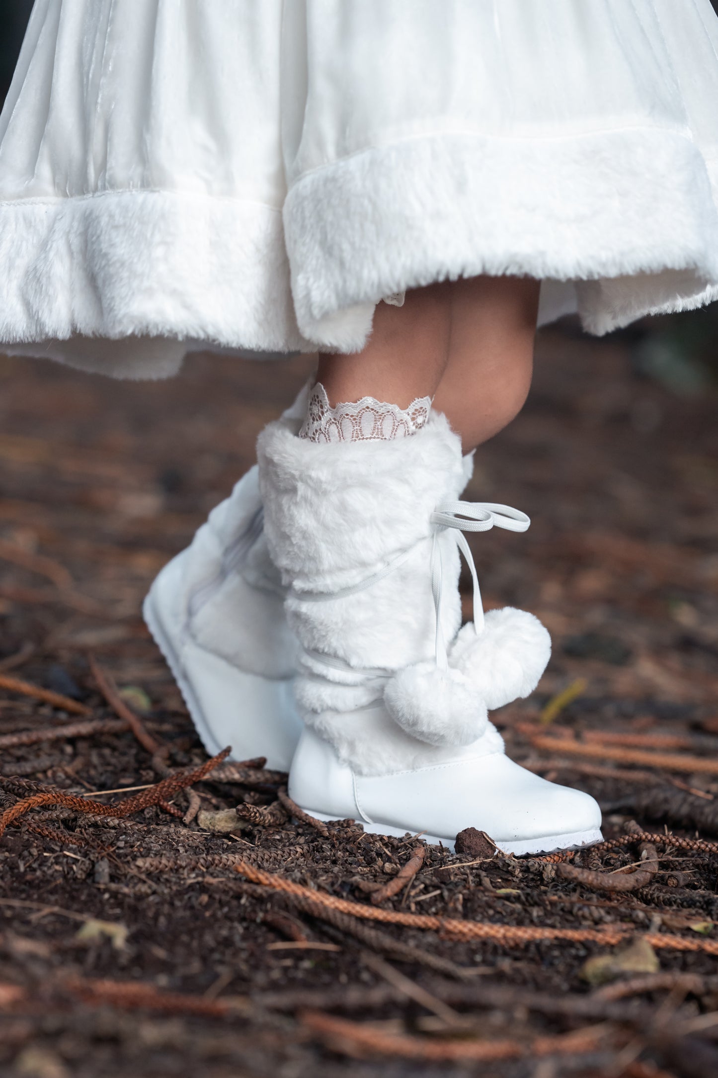 Boots with the fur Pom pom boots Girls & Womens