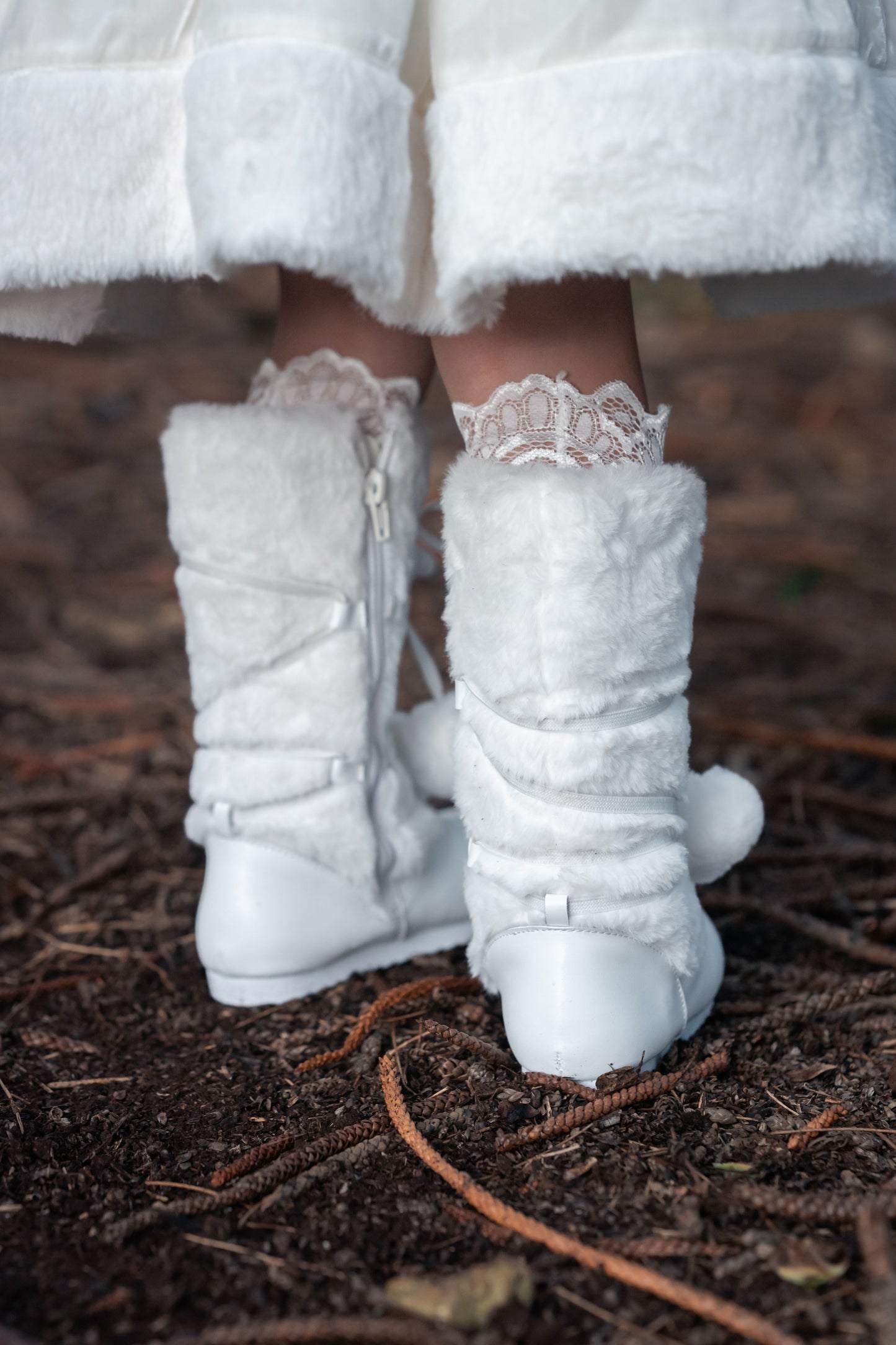Boots with the fur Pom pom boots Girls & Womens