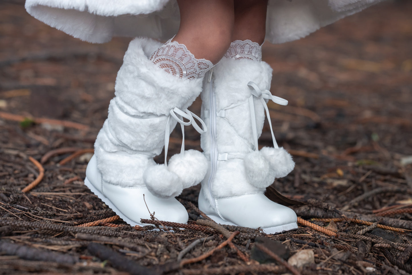 Boots with the fur Pom pom boots Girls & Womens
